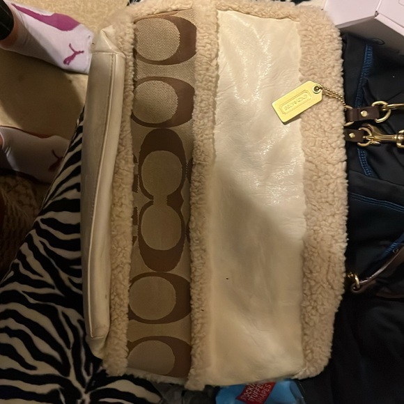 Coach bag gently used - Picture 2 of 3